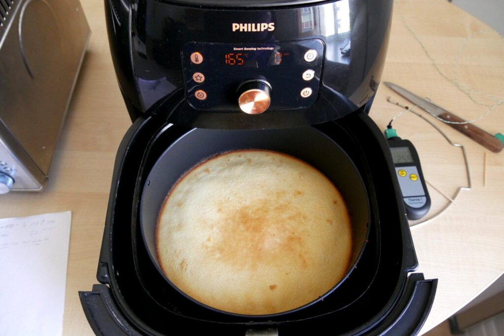 Air Fryer Philips Premium XXL test de prăjitură