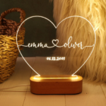 Lumina de noapte personalizată ca un cadou de Ziua Îndrăgostiților